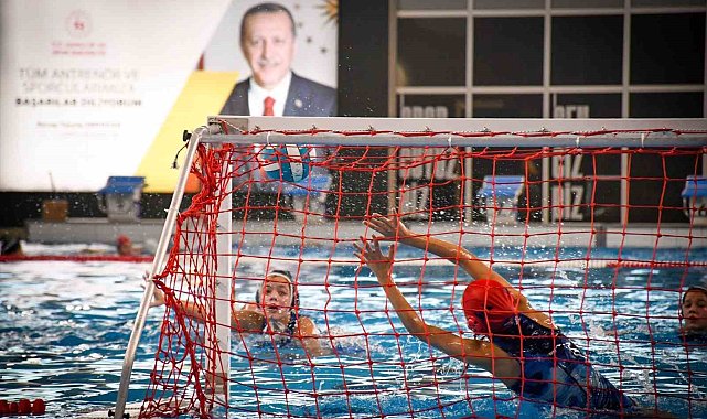 Kadınlar Türkiye Sutopu Şampiyonası Balıkesir'de başladı