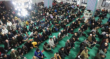 Kağıthane'de her pazar gençler sabah namazında buluşuyor