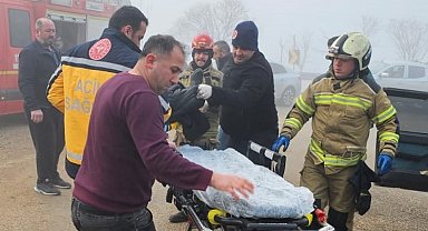 Kamyonet ile otomobil çarpıştı: 2 yaralı