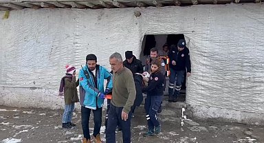 Kar nedeniyle 2 saatte ulaşılan hasta zorlu mücadele ile hastaneye kaldırıldı