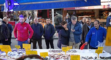 Karadeniz'in incisi hamsi, palamudun tacını geri aldı: Tezgahın gözdesi hamsi