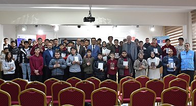 Karaman'da öğrencilere Kur'an-ı Kerim hediye edildi