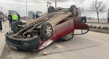 Karaman'da takla atan otomobilin sürücüsü yaralandı