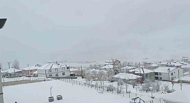 Karlıova'da kardan kapanan 7 köy yolu ulaşıma açıldı