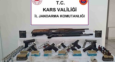 Kars'ta Jandarma'dan silah ve uyuşturucu operasyonu