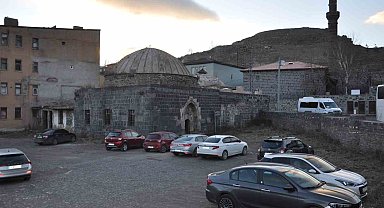 Kars'ta tarihi hamamın hali içler acısı