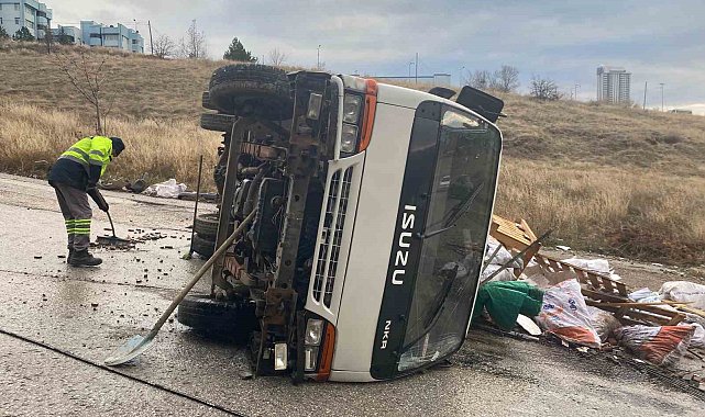 Kayan hafriyat kamyonu 11 araca çarptı
