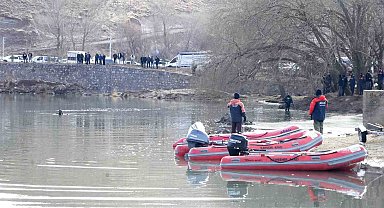 Kayıp olarak aranan gencin telefonu ve motosikleti gölet yakınında bulundu