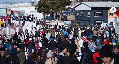 Kayseri Erciyes'e hafta sonu turist akını