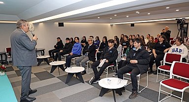 Kayseri Talas'ın Yazar Okulu tam gaz sürüyor