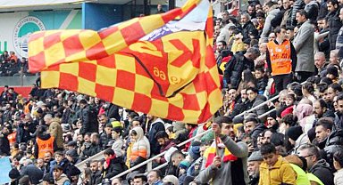 Kayserispor-Galatasaray maçını 16 bin taraftar izledi