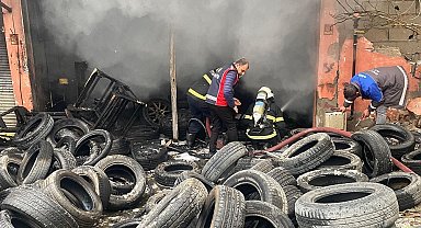 Kırıkhan'da lastikçi dükkanı alevlere teslim oldu