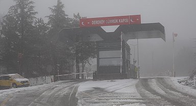 Kırklareli'nin yüksek kesimlerinde kar yağışı etkili oluyor