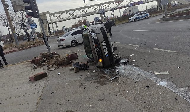Kırşehir'de 2 otomobil çarpıştı: 2 yaralı