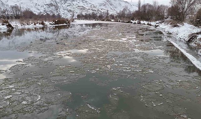 Kızılırmak'tan adeta buz oldu aktı