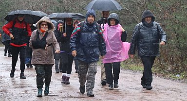 Kocaeli İzmit'te yılın son doğa yürüyüşü Akpınar'da