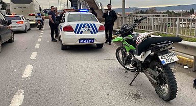 Kocaeli'de 4 aracın karıştığı kazada 2 motosiklet sürücüsü yaralandı