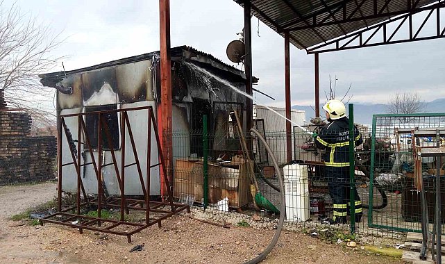 Konteyner büro alev alev yandı