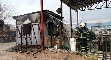 Konteyner büro alev alev yandı