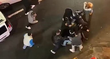 Küçükçekmece'de yol vermeme kavgası kameraya yansıdı