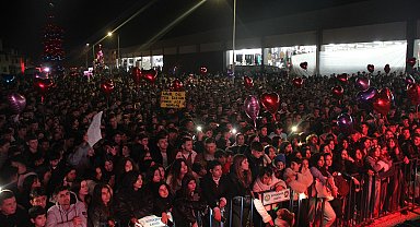 Kula Alışveriş Festivali'nin ikinci gününde Yener Çevik sahne aldı