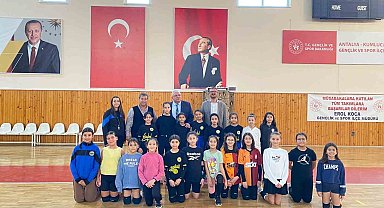 Kumluca Kaymakamı spor salonlarını denetledi