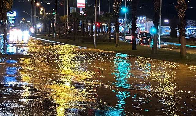Kuşadası'nda sağanak yağış etkili oldu