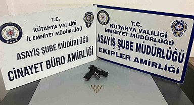 Kütahya'da ruhsatsız silah operasyonu, şüpheli kaçmaya çalışırken yakalandı