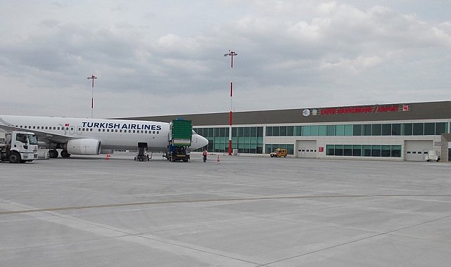Kütahyalı iş adamları Zafer Havalimanı'nın siyasete alet edilmemesini istiyor