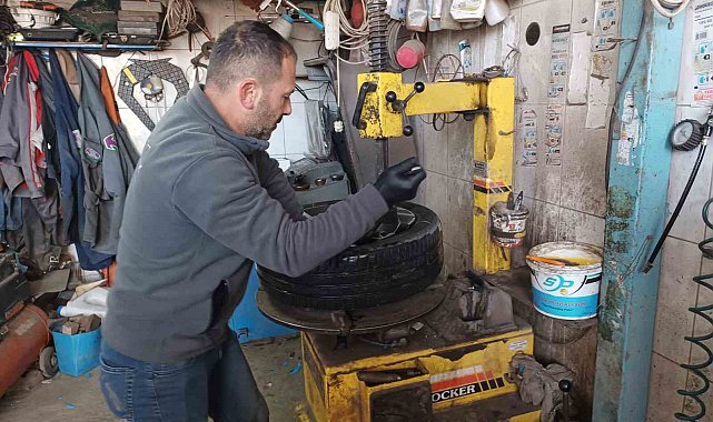Lastikçilerde 'kış lastiği' yoğunluğu yaşanmaya başlandı
