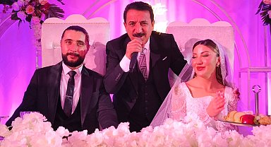 Latif Doğan Almanya'da düğünde sahne aldı