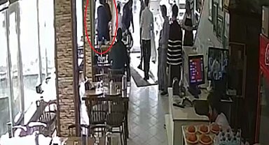 Lokantada boğazına yiyecek kaçan müşteriyi heimlich manevrasıyla garson kurtardı