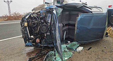 Malatya'da devrilen araç kağıt gibi dağıldı