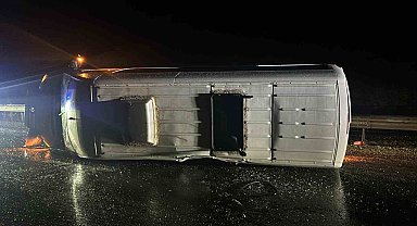 Malatya'da yolcu minibüsü devrildi: 4 yaralı