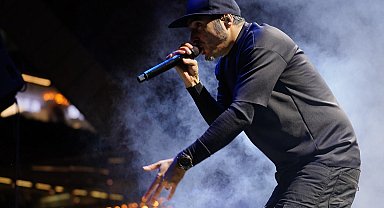 MaNga'nın 20. Yıl Kutlamasında Artırılmış Gerçeklik Teknolojisi İzleyicileri Büyüledi!