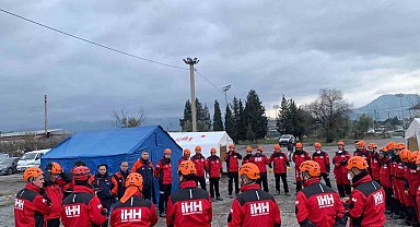 Manisa İHH Arama Kurtarma Ekibi akreditasyon sınavını başarıyla geçti