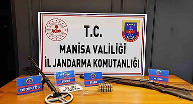 Manisa'da Doğu Roma dönemine ait 23 sikke ele geçirildi
