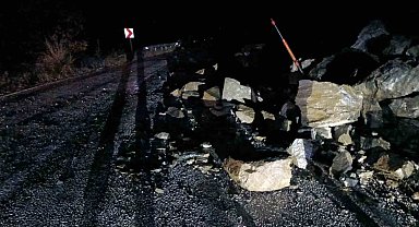 Manisa'da heyelan: Ulaşım tek şeritten sağlandı