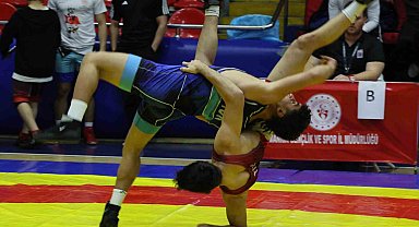 Manisa'da Okul Sporları Güreş Grup Müsabakaları başladı