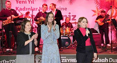 Manisalı kadınlar, 'Yeni Yıl Matinesi'nde doyasıya eğlendi