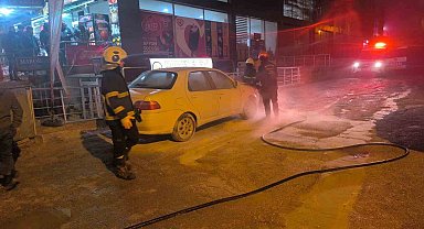 Mardin'de park halindeki otomobil alev topuna döndü