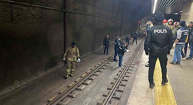 Marmaray'da tren aylarına atlayan şahıs hayatını kaybetti