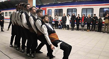Masalsı yolculuğun treni Sivas'a vardı, yolcular halayla karşılandı