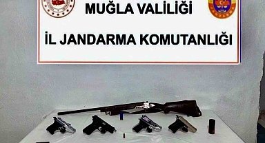 Menteşe'de ruhsatsız kurusıkı tabancalar ele geçirildi