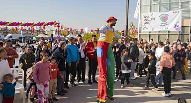 Mersin'de 'Dünya Engelliler Günü'nde özel bireylere coşkulu kutlama