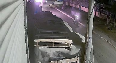 Mersin'de kundaklama anı kameraya yansıdı