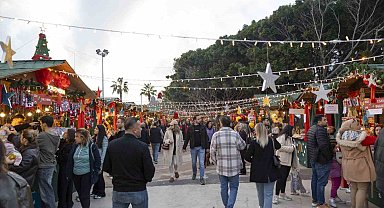 Mersin'de kurulan 'Yılbaşı Pazarı' vatandaşları bekliyor
