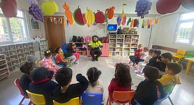 Mersin'de öğrenciler 'trafik güvenliği' konusunda bilgilendiriliyor