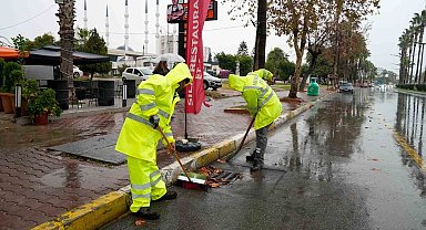 Mersin'de şiddetli yağışa karşı MESKİ ekipleri teyakkuzda