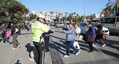 Mersin'de vatandaşlar trafik konusunda bilgilendiriliyor